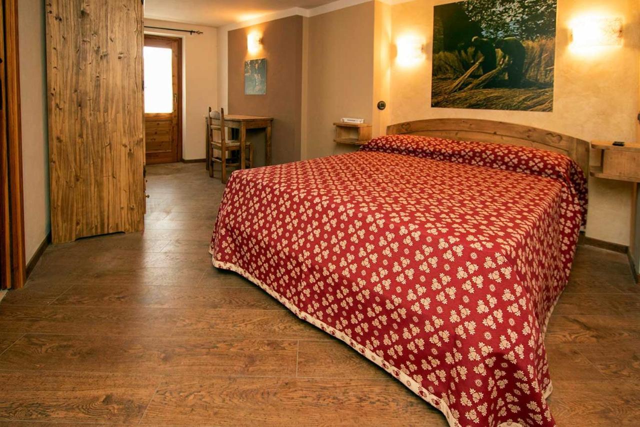 L'Or D'Echallogne - Chambre D'Hotes Bed and Breakfast Arnad Buitenkant foto