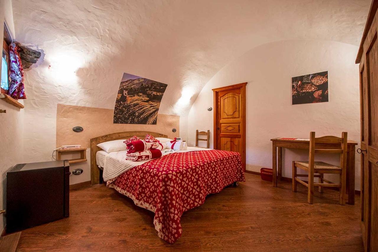 L'Or D'Echallogne - Chambre D'Hotes Bed and Breakfast Arnad Buitenkant foto